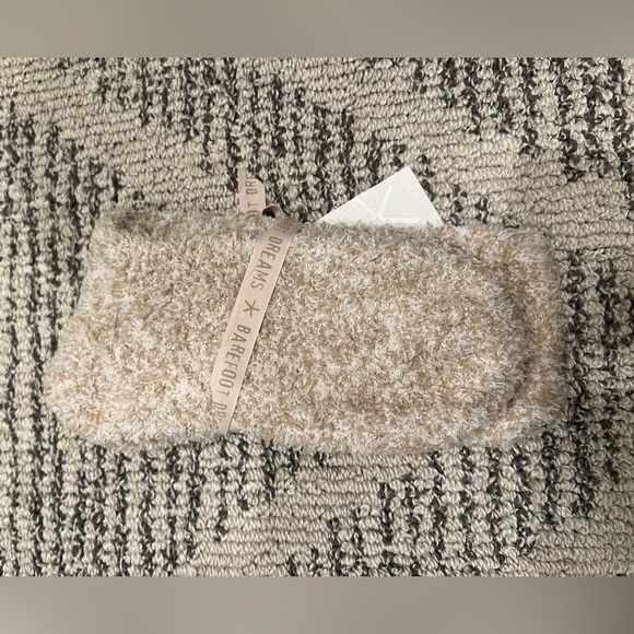 NWT barefoot dreams cozychic heathered socks - Picture 2 of 3
